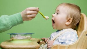 when to start solid foods for babies