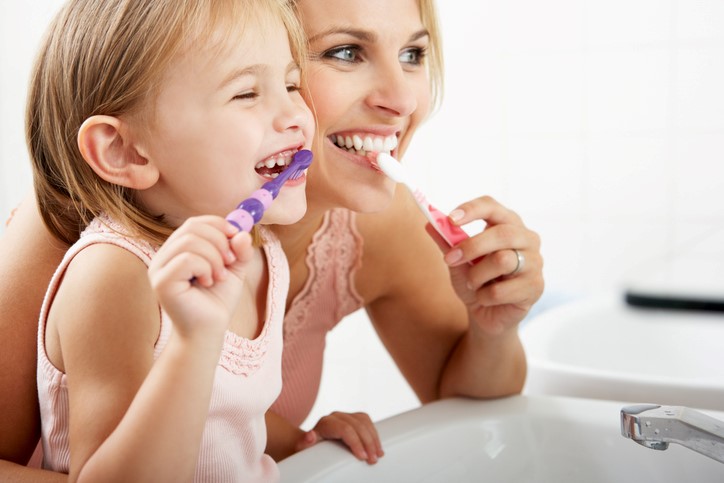 children brush teeth